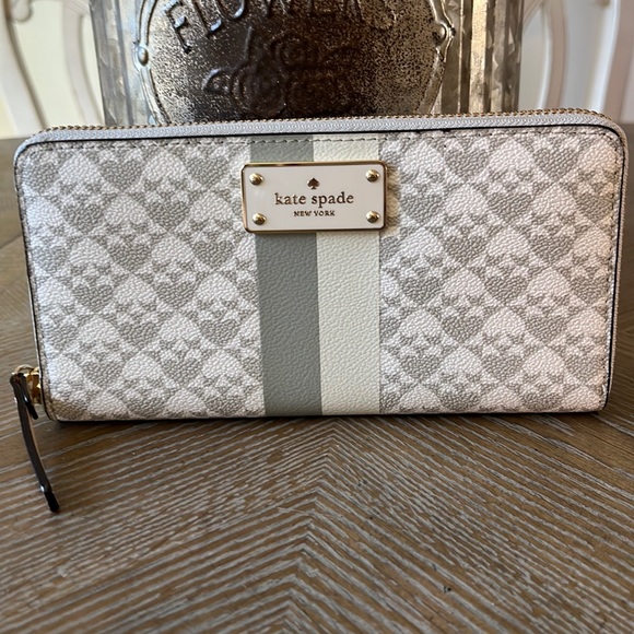 kate spade Handbags - NWT Kate Spade Zip around wallet. Very spacious !!